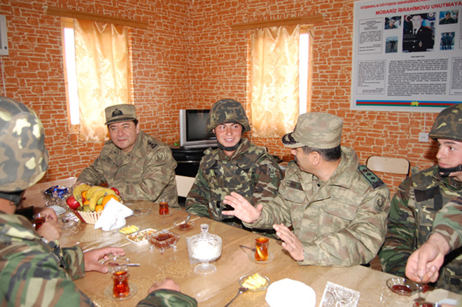 Продолжается визит министра обороны Азербайджана в прифронтовую зону (ФОТО)