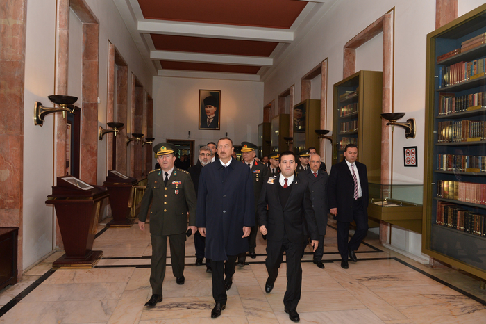 Azerbaijani President visits mausoleum of Mustafa Kemal Ataturk (PHOTO)