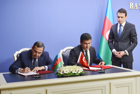 Azerbaijan, Turkey sign bilateral documents (PHOTO)