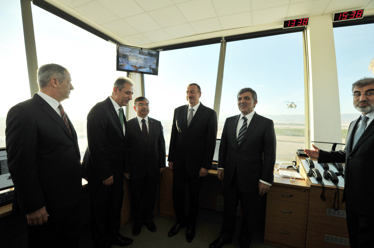 President Ilham Aliyev views Turkish Aerospace Industries, Inc. (PHOTO)