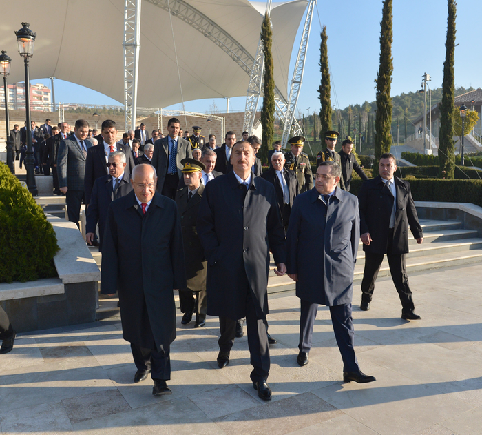 Azerbaijani President visits Heydar Aliyev Park in Ankara (PHOTO)