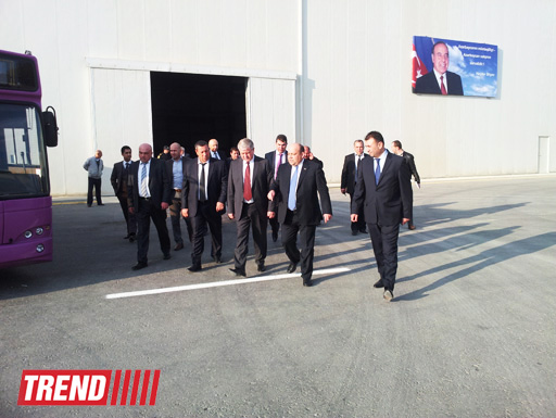 Первый вице-премьер Беларуси ознакомился с техникой, производимой на Гянджинском автозаводе (ФОТО)