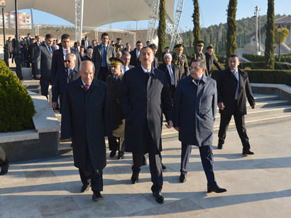 Azerbaijani President visits Heydar Aliyev Park in Ankara (PHOTO)