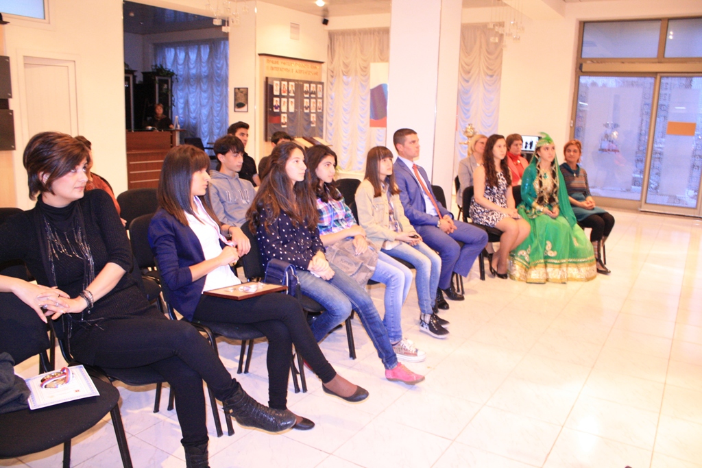 В Баку прошло заседание молодежного творческого клуба "Созвездие" (ФОТО)