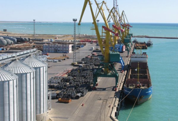 Kazakistan Aktau limanı 2015 yılında petrol yüklemelerini azalttı
