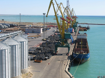 Kazakistan Aktau limanı 2015 yılında petrol yüklemelerini azalttı