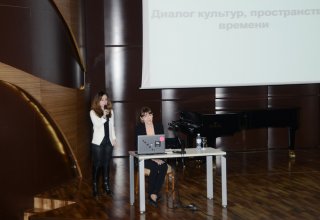 "YARAT!" организовал лекцию Ольги Нефедовой (ФОТО)
