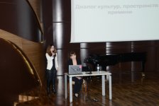 "YARAT!" организовал лекцию Ольги Нефедовой (ФОТО)