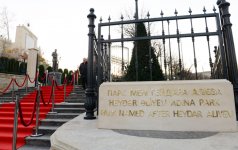 President Ilham Aliyev visits Heydar Aliyev Park in Kyiv (PHOTO)