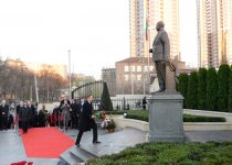 Президент Азербайджана ознакомился с работами, проведенными в парке Гейдара Алиева в Киеве (ФОТО)