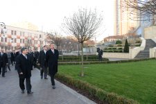 President Ilham Aliyev visits Heydar Aliyev Park in Kyiv (PHOTO)