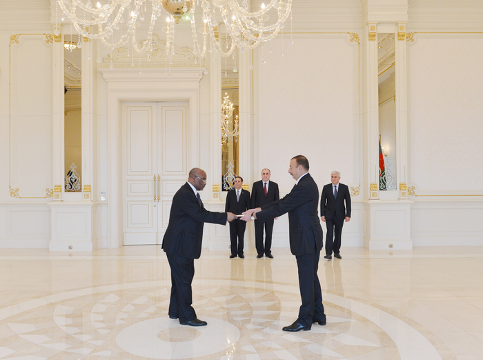 Президент Азербайджана принял верительные грамоты посла Замбии