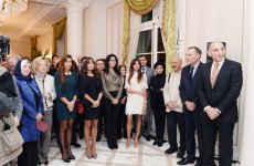 Мехрибан Алиева приняла участие в выставке «Азербайджан – пространство толерантности» в Париже (версия 2) (ФОТО)