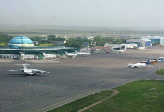 В столичном аэропорту Казахстана задерживаются рейсы