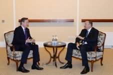 President Ilham Aliyev meets British PM David Cameron in Vilnius (PHOTO)