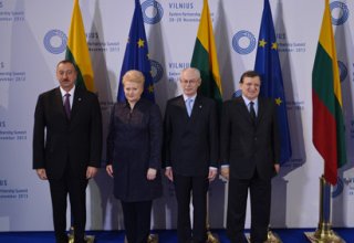 Президент Азербайджана принял участие в III саммите "Восточного партнерства" ЕС  (ФОТО)