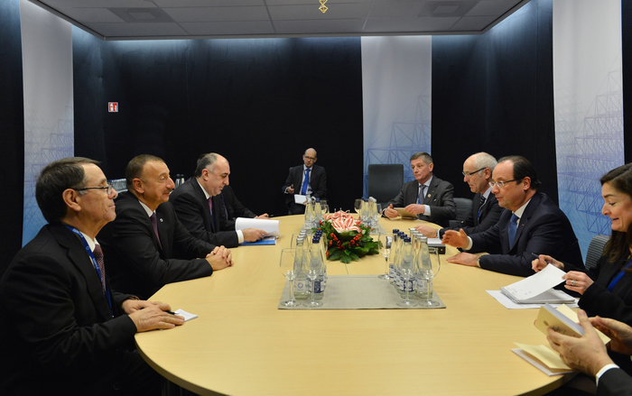Azerbaijani President Ilham Aliyev meets French counterpart in Vilnius
