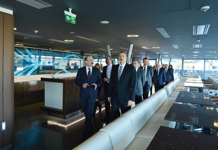 Azerbaijani president observes arrangement of exhibitions at new building of Carpet Museum (PHOTO)