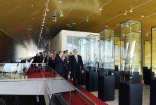 Azerbaijani president observes arrangement of exhibitions at new building of Carpet Museum (PHOTO)