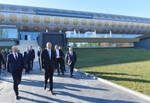 Prezident İlham Əliyev Xalça Muzeyinin yeni binasında sərgilərin tərtibatının təşkili ilə tanış olub (FOTO)