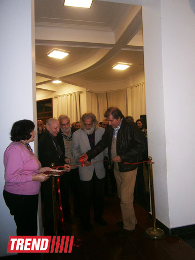 В Баку открылась персональная выставка Гаджимирзы Фарзалиева (ФОТО)