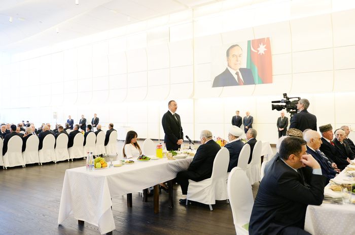 Azerbaijani president hosts ehsan dinner to commemorate anniversary of death of national leader Heydar Aliyev (PHOTO)