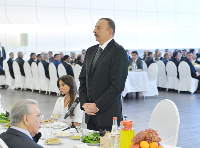 Azerbaijani president hosts ehsan dinner to commemorate anniversary of death of national leader Heydar Aliyev (PHOTO)