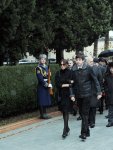 Президент Азербайджана и его супруга посетили могилу общенационального лидера Гейдара Алиева (версия 2) (ФОТО)