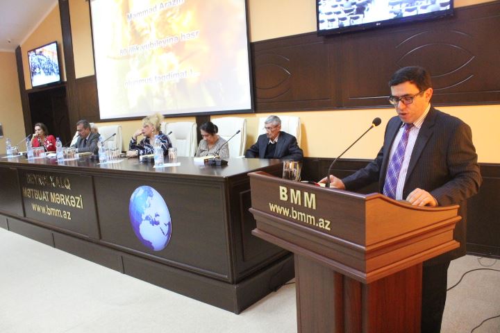 В Баку награждены победители конкурса, посвященного изучению наследия Мамеда Араза (ФОТО)