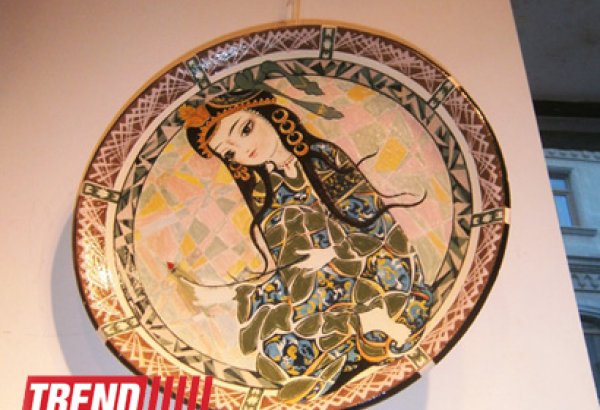 Вернисаж азербайджанских художников: керамика, батик, гобелены (ФОТО)