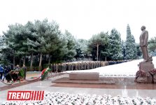Личный состав МЧС Азербайджана посетил Аллею почетного захоронения и Аллею шехидов (ФОТО)