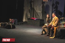 "Человек-амфибия" - Дон Жуан и Тарзан - монах представили в Баку суперкомедию (ФОТО)