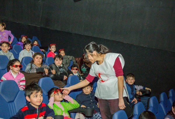 Общество Красного полумесяца Азербайджана и Центр культуры "12 May" провели новогоднюю акцию для детей (фото)