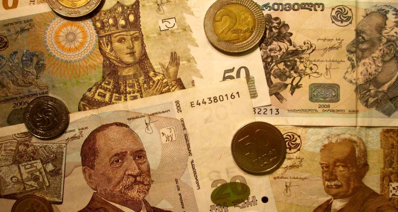 В Грузии поступают в обращение обновленные банкноты