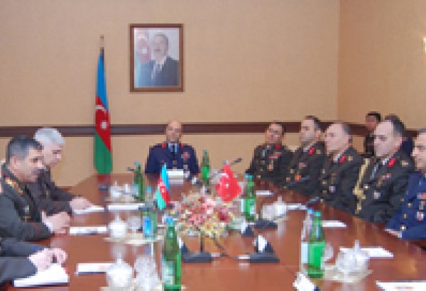 Обсуждено военно-техническое сотрудничество между Азербайджаном и Турцией