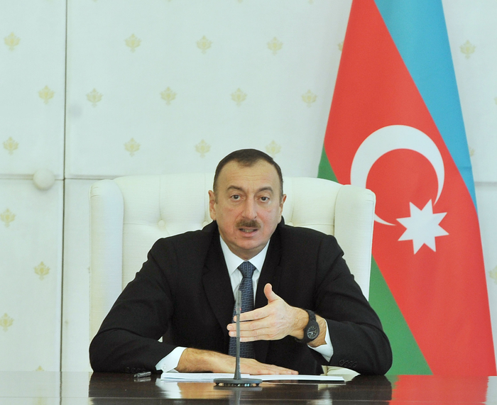 Президент Ильхам Алиев: В 2013 году в Азербайджане были реализованы крупные проекты, вырос международный авторитет страны (ФОТО)