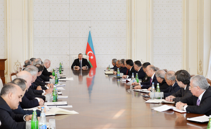 Prezident İlham Əliyev: 2013-cü ildə ölkəmizin dinamik inkişafı təmin edilib, böyük layihələr icra edilib, beynəlxalq nüfuzu artıb (FOTO)