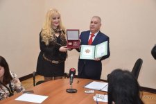 Малейка Асадова награждена международным орденом "Полумесяца и Звезды" (фото)