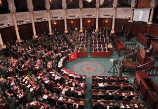 Президент Туниса объявил о приостановлении деятельности парламента страны