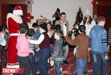 В Баку певцы и спортсмены провели для детей праздничный вечер "Мы вместе!" (ФОТО)