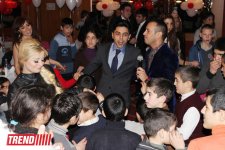 В Баку певцы и спортсмены провели для детей праздничный вечер "Мы вместе!" (ФОТО)