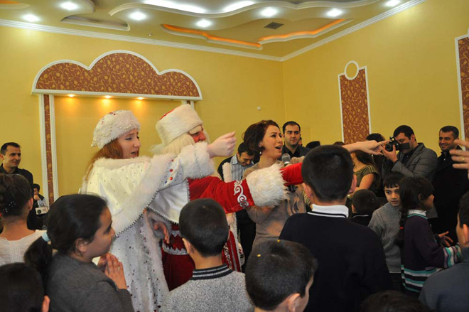В Баку прошел праздничный концерт для детей "Nurlu Həyat" (ФОТО)