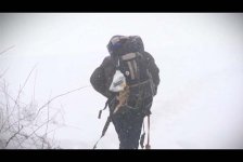 Участники экстремального реалити-шоу "Sinaq" стали питаться замороженной травой (ФОТО)
