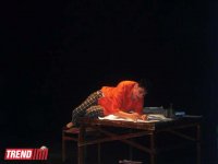 Премьера в бакинском ТЮЗе: спектакль об одиночестве на двоих (ФОТО)