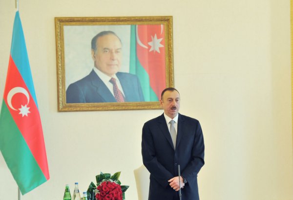 Президент Ильхам Алиев: Существующее в Азербайджане единство между властью и народом, сплоченность вокруг единых идей приведут к еще большим успехам (ФОТО)