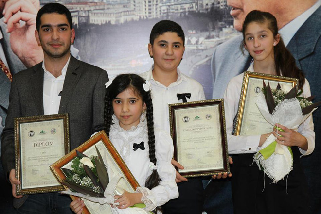 В Баку прошел конкурс юных чтецов "Я - Азербайджанец", посвященный трагедии 20 января (ФОТО)