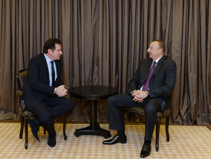 Azerbaijani President meets CEO of Airbus Group International in Davos