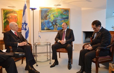 President Ilham Aliyev meets Israeli counterpart in Davos (PHOTO)