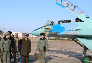 Министр обороны Азербайджана посетил часть ВВС (ФОТО)