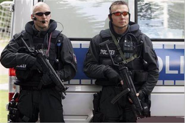 Munich police warn of imminent terror attack, evacuate train stations